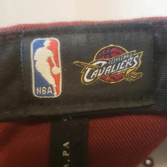 Mitchel & Ness NBA  Cleveland Cavaliers Two-Tone Mens Snapback Hat. - Picture 7 of 8